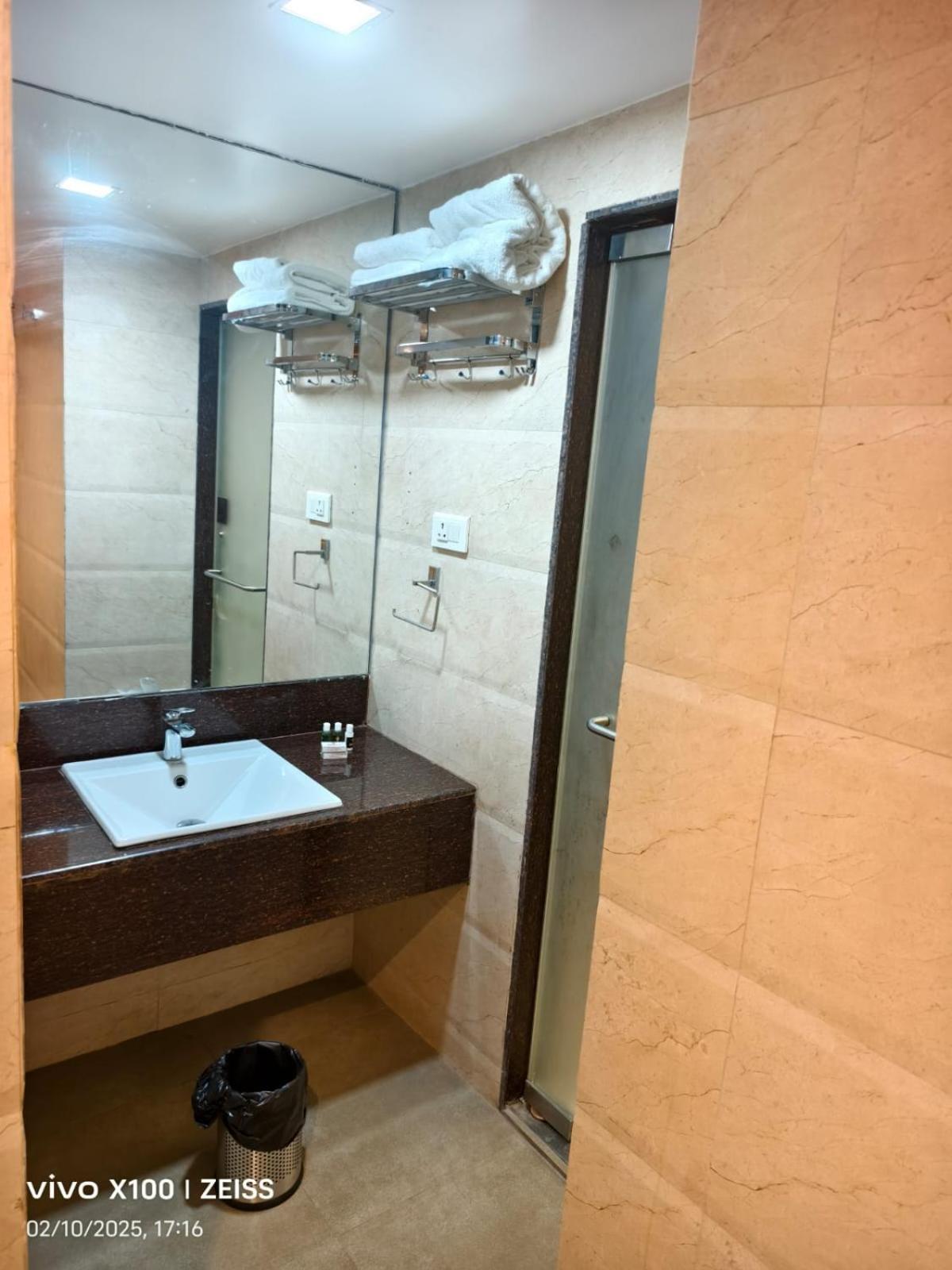 Hotel Dakshin Grandeur Navi Mumbai Exterior foto