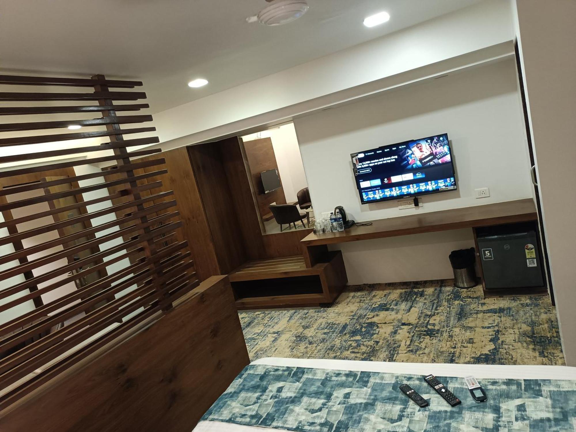 Hotel Dakshin Grandeur Navi Mumbai Exterior foto